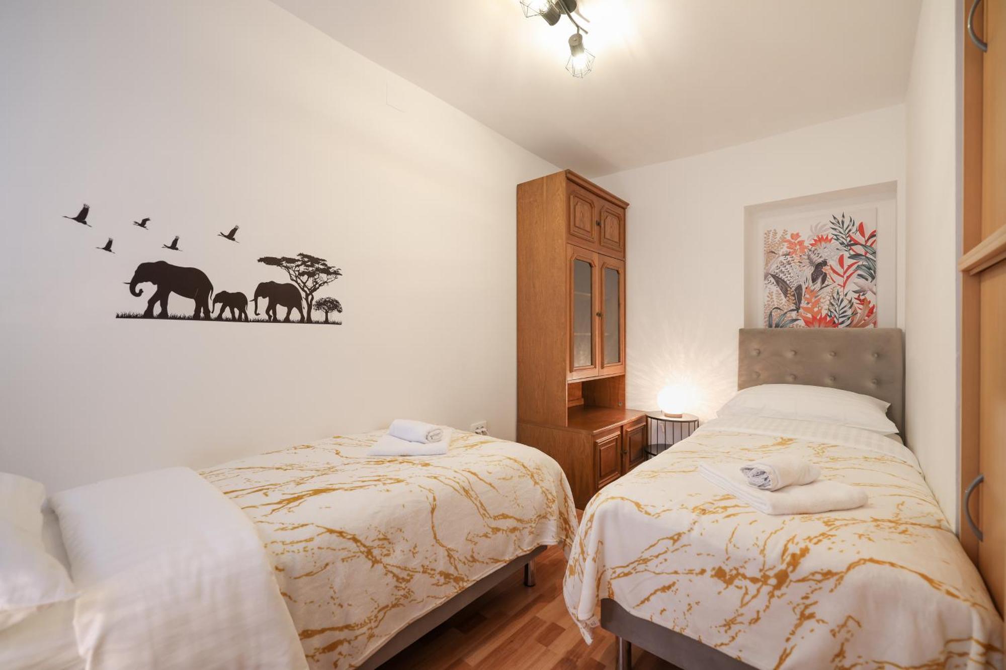 Viva - 2 Bedroom Apt In City Centar Zara Esterno foto