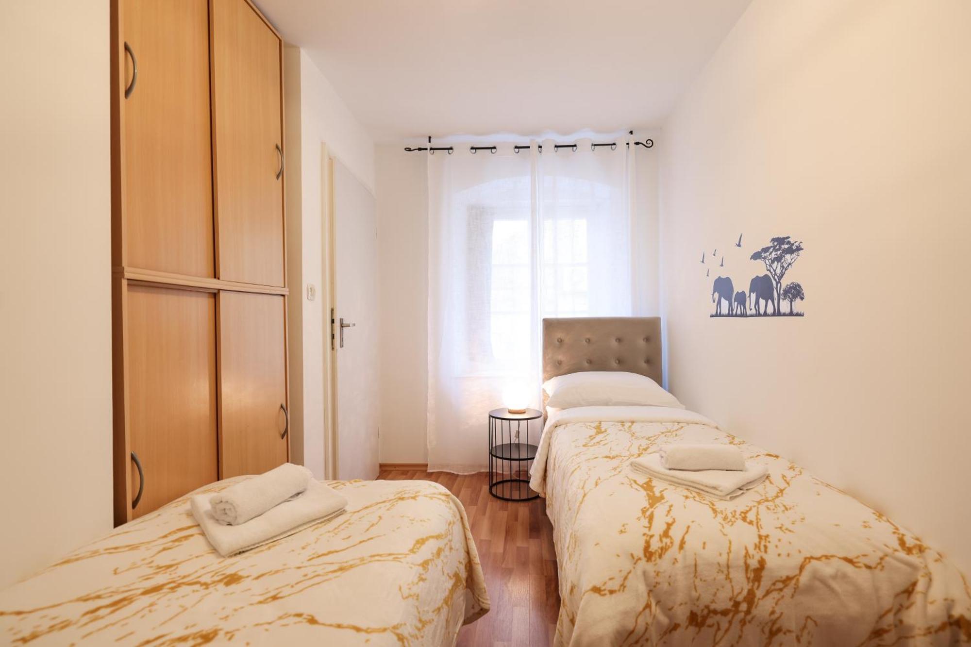 Viva - 2 Bedroom Apt In City Centar Zara Esterno foto