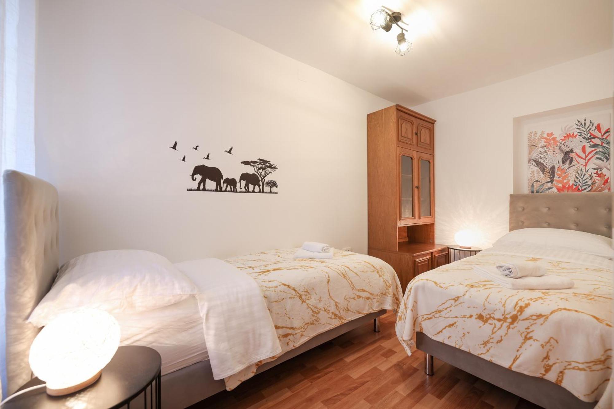Viva - 2 Bedroom Apt In City Centar Zara Esterno foto
