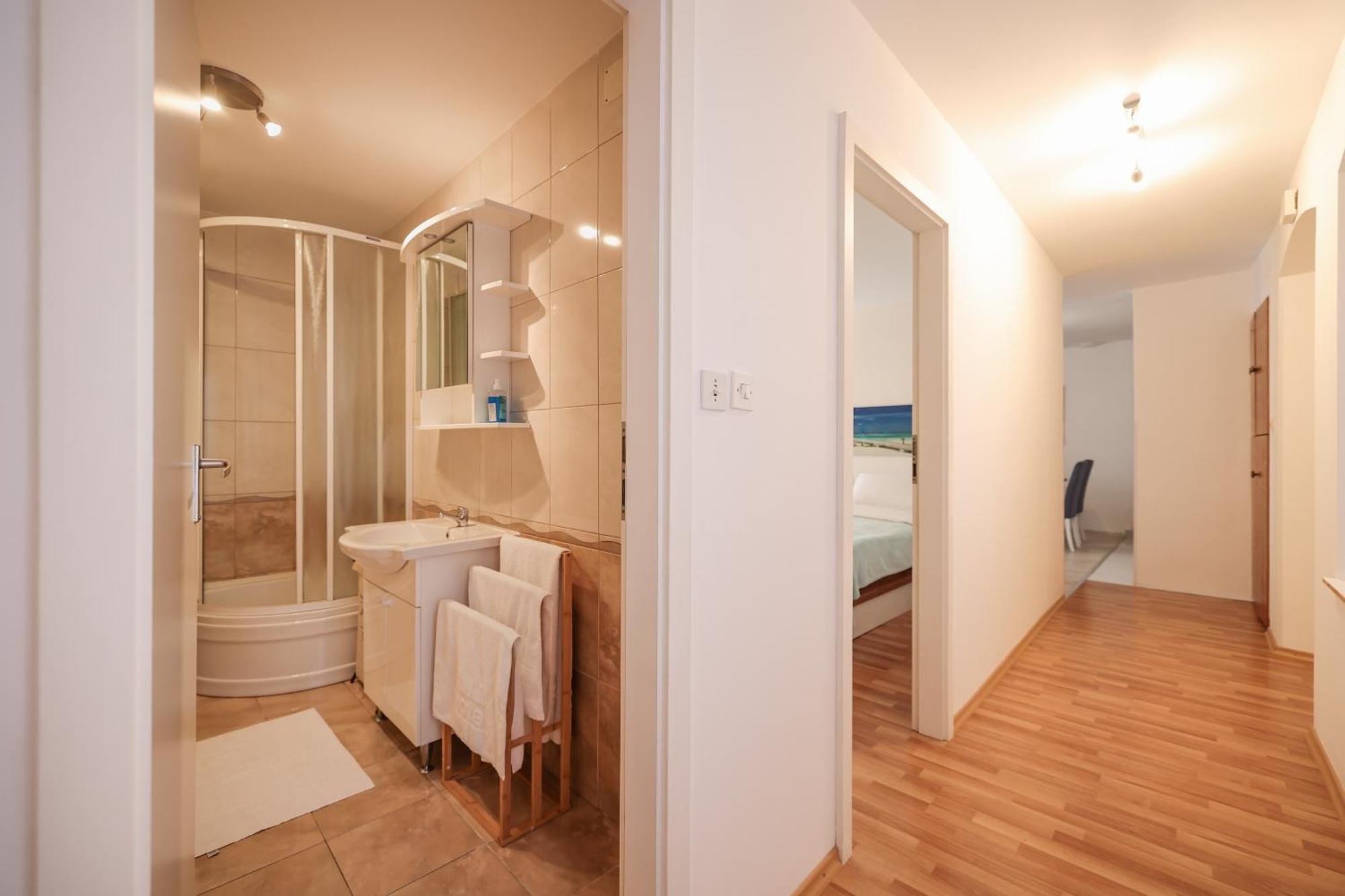 Viva - 2 Bedroom Apt In City Centar Zara Esterno foto